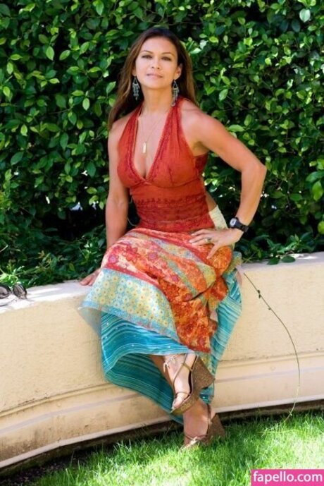 Nia Peeples sexy actress img