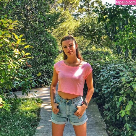 Thea GS pornographic actress photos