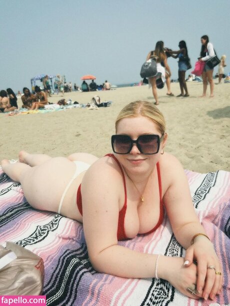 Sadie Stone naked actress picture