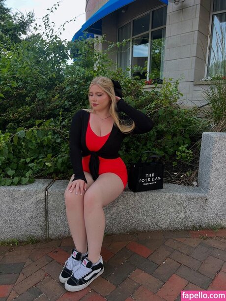 Sadie Stone pornstar top pic