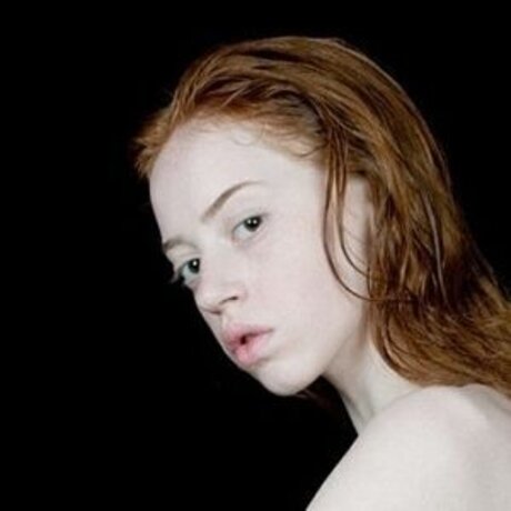 Lily Newmark star top photos