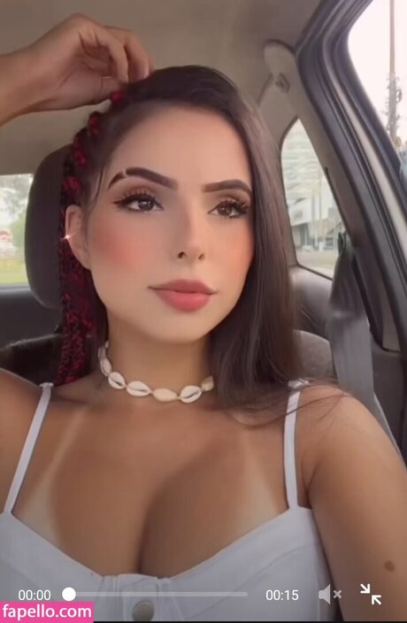 Larissa Costa pretty actress image