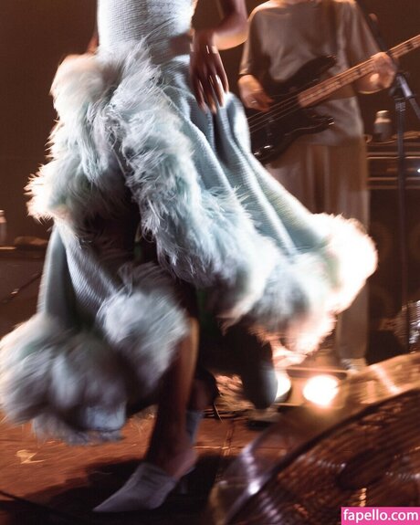 Olivia Dean top star gallery