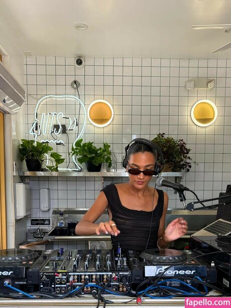 Olivia Dean xxx star photos