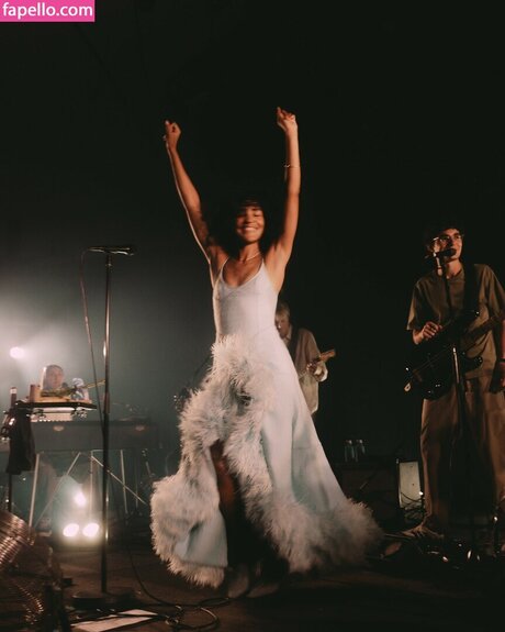 Olivia Dean model free img