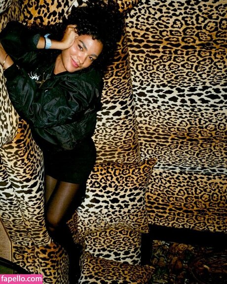 Olivia Dean top star photos