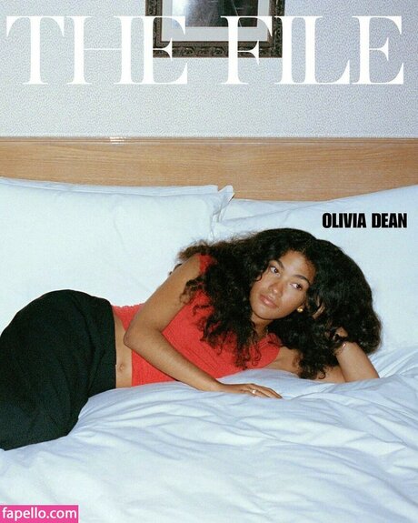 Olivia Dean pretty actress pics