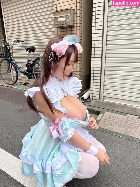 wadai kusa pornographic model gallery