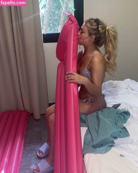 Harriet Cowan From Clarkson s Farm nude star pic