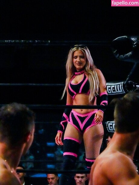 Zayda Steel star beautiful photo