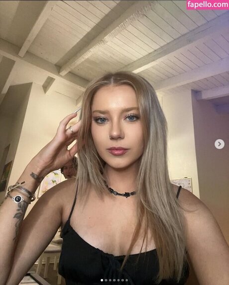 Mary Kate Willis model free photos