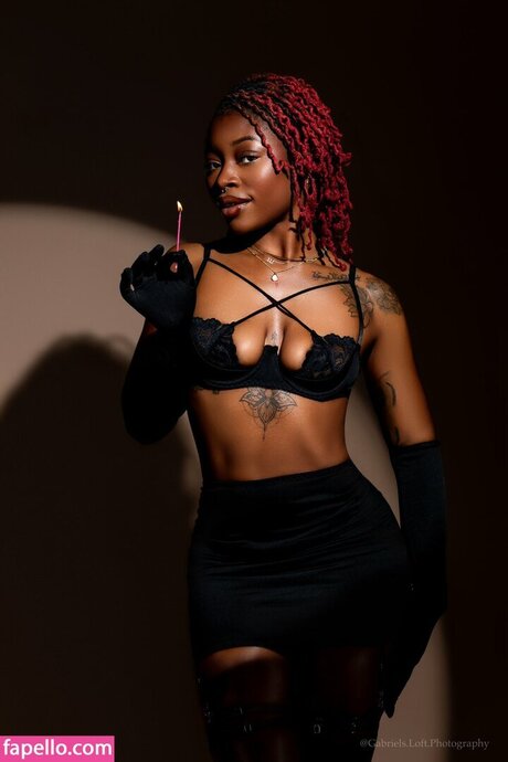 Locdbree model adult gallery