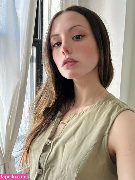 Lily Mo Sheen perfect actress archive