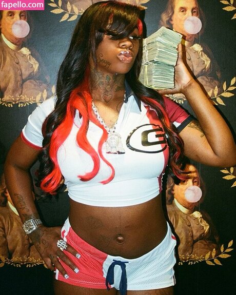 Sexxy Red model porn img