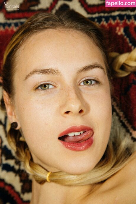 Alecia Fox nude pornstar pic