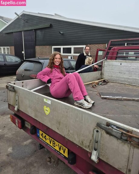 Rhode Kok sex model picture