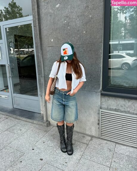 Rhode Kok model hot img