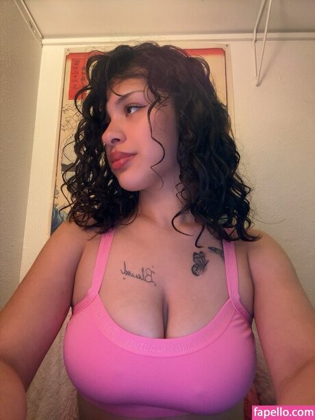 Yadhirazzep model naked photo