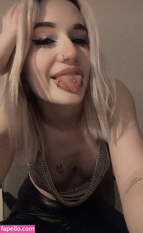 sky stn_ beautiful model picture