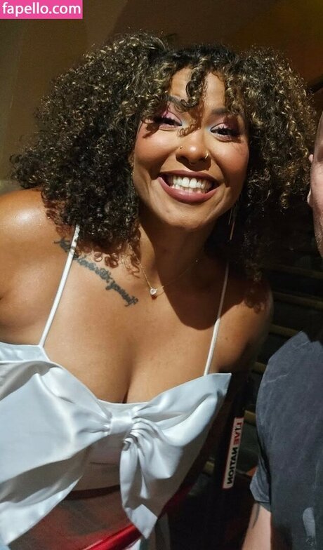 Willow Nightingale pornstar exclusive image