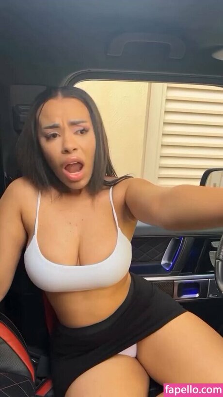 angela2saucy star naked picture