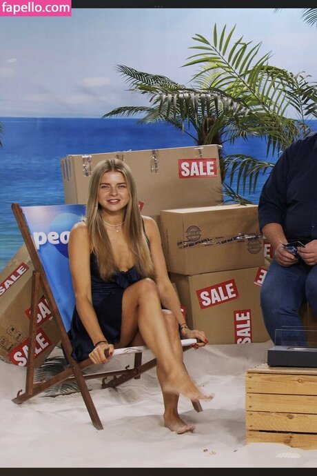 Pearl Tv Upskirt exclusive pornstar archive