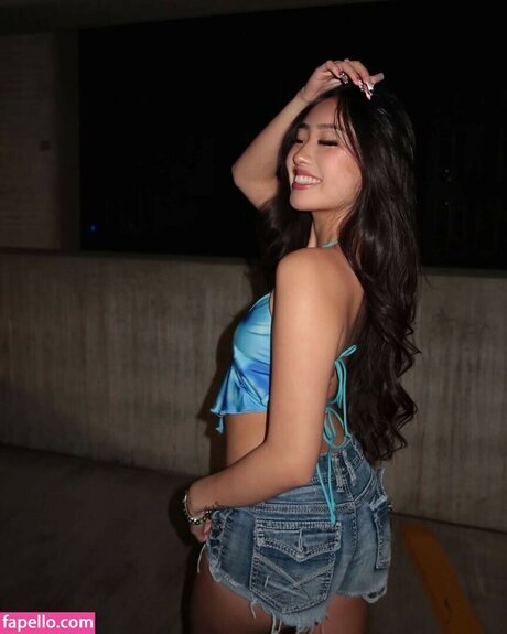 Daisy Chang nice model pic