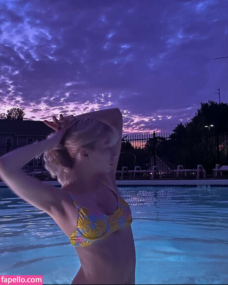 mom onlyfans pretty image