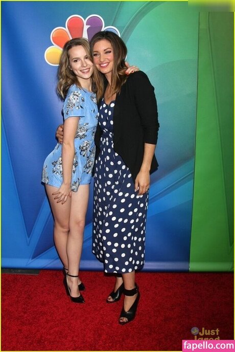 Bridgit Mendler model hd img