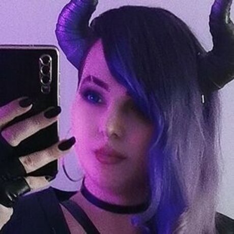 Alys Nox pretty actress pictures