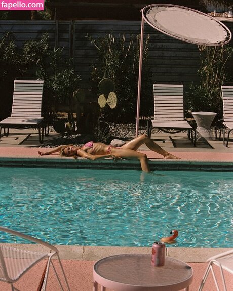 Ocean s Asmr model hot img