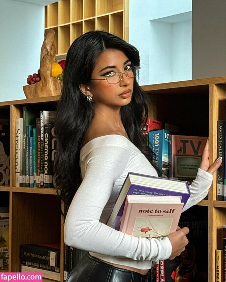 Iffat Marash hd pornstar pic