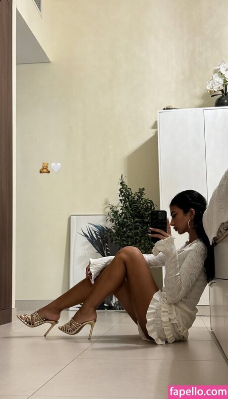 Iffat Marash star sexy photo