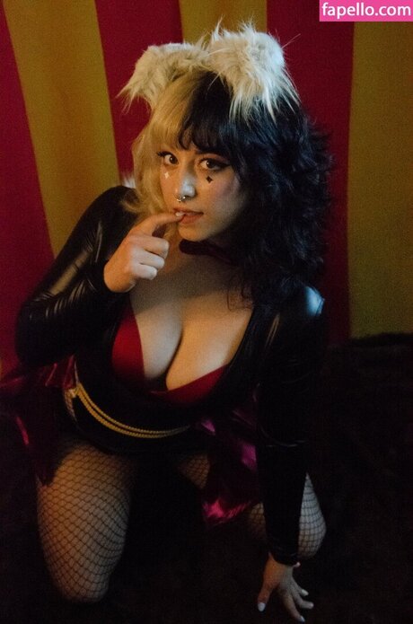 CubeCosplay beautiful actress img