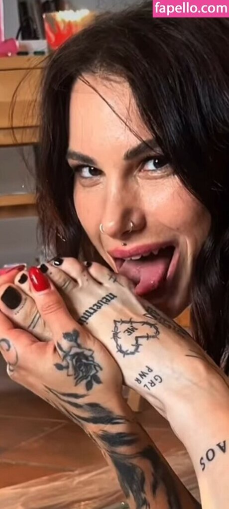 xoroxenne pornstar naked photos