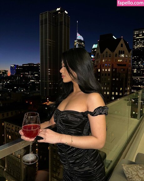 julienneby naked model pic