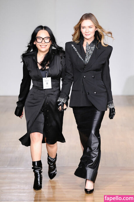 Anna Delvey art model galleries