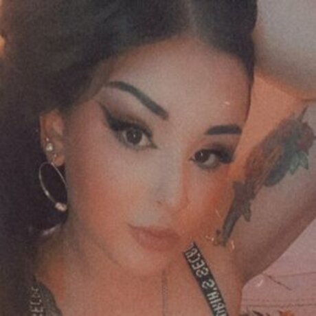 Lindseyunfamous nude model pic