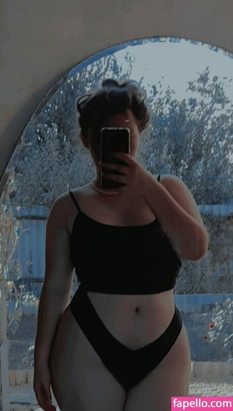 Evvoxi hot star photo