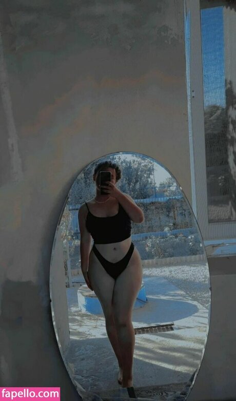 Evvoxi model naked gallery