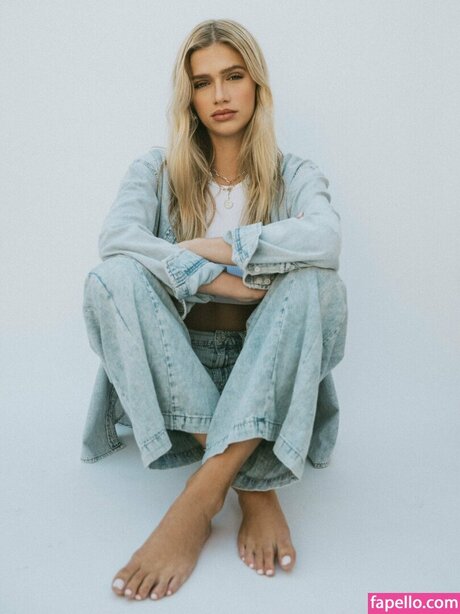 Sarah Hands pornstar xxx photos