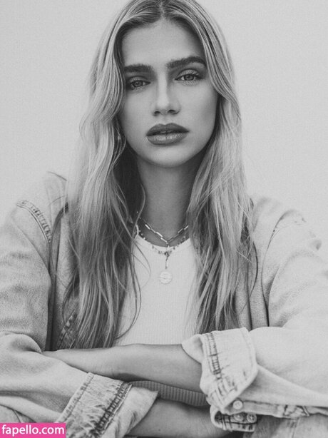 Sarah Hands star hot photos