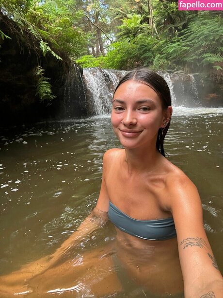 Req Cassadventures pretty model picture