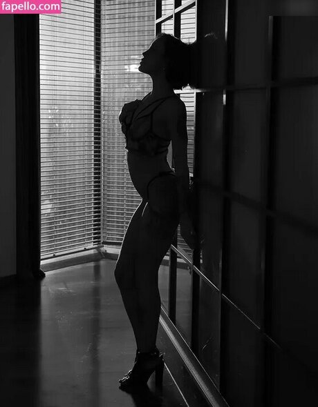 Miri Be erotic pornstar pics