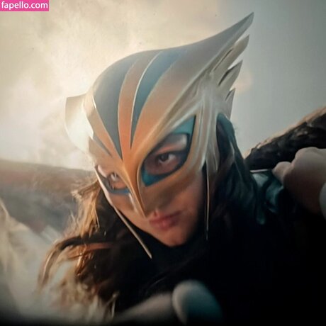 DCU Women nude model picture