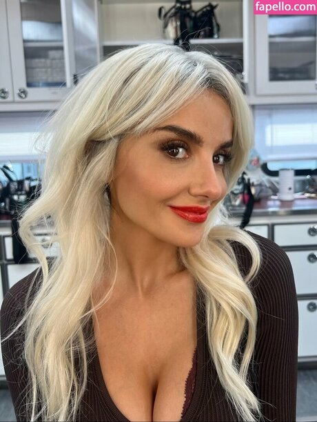 DCU Women model high quality pictures