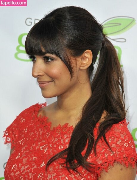 Hannah Simone xxx model photo