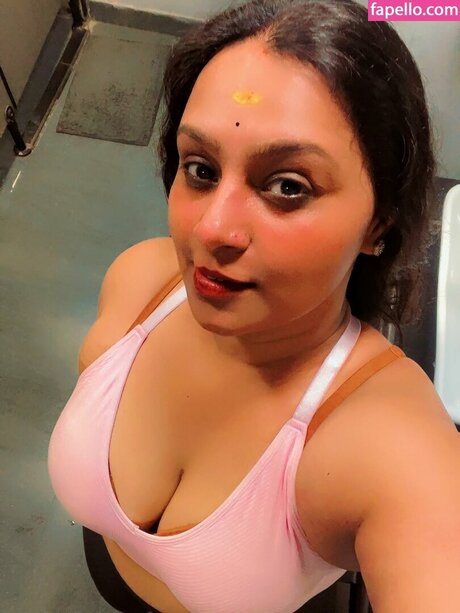 mom onlyfans sexy nude pic