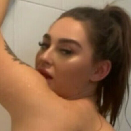 Madeleinerosee nudes model picture