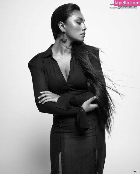 Luciane Buchanan model picture